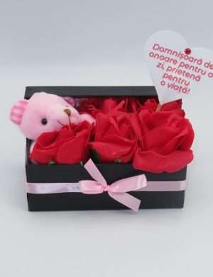 Aranjament pentru domnisoara de onoare, trandafiri de sapun si mesaj – ILIF206031