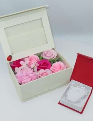 Set cadou cu aranjament floral & bijuterii – ILIF302046