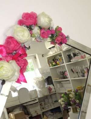 Oglinda miresei lucrata cu flori de matase – PRIF306024