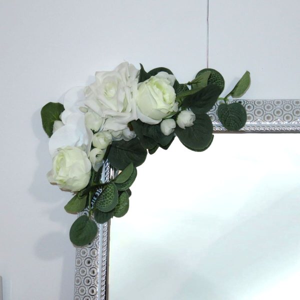 Oglinda miresei lucrata cu flori de matase, alb ILIF311033 (1)