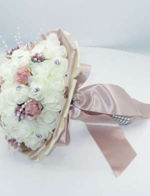 Buchet mireasa cu flori de spuma, roz pudrat si alb – ILIF401012