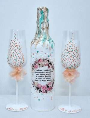 Set cadou pentru fini, sticla vin spumant si pahare decorate manual – FEIS207004