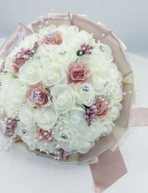 Buchet mireasa cu flori de spuma, roz pudrat si alb – ILIF401012