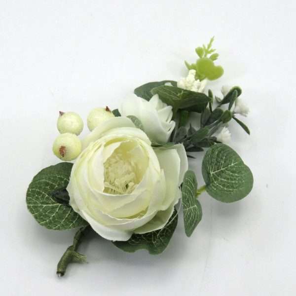 Cocarda de pus in piept cu flori de matase verde alb ILIF305052 2