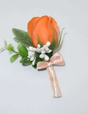 Cocarda de pus in piept cu trandafir de sapun, piersiciu – PRIF307148