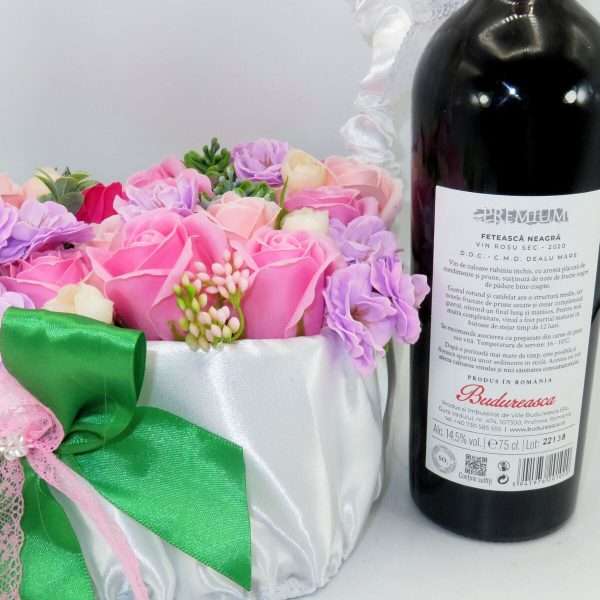 Cadou Cerere Nasi Cununie sticla vin personalizata & cos cu flori ILIF402010 (1)