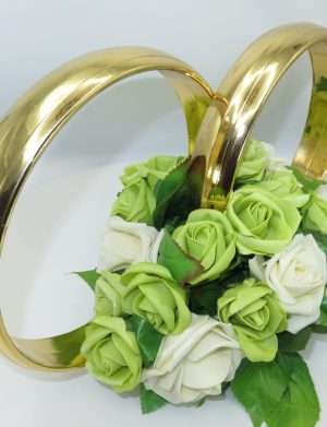 Decor masina pentru nunta, verighete decorate cu flori, verde-alb – ILIF304010