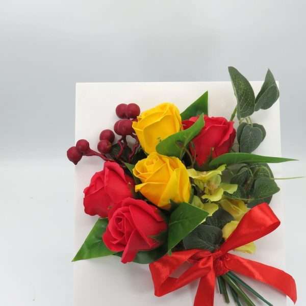 Cadou bunica tablou tip aranjament floral cu trandafiri de sapun ILIF307171 2