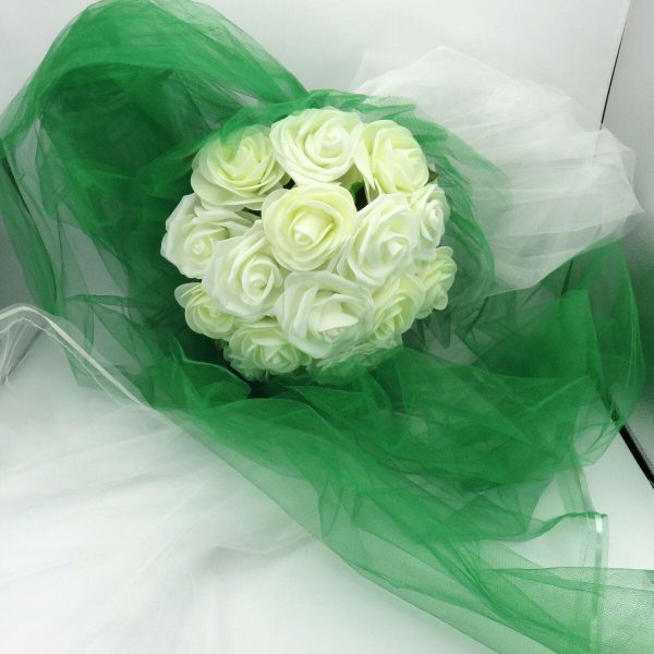 Decor masina pentru nunta cu tulle si trandafiri din spuma verde alb ILIF309032 2