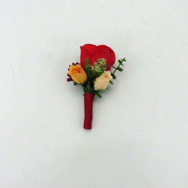 Cocarda de pus in piept cu flori de matase si stamine – ILIF311010 (1)