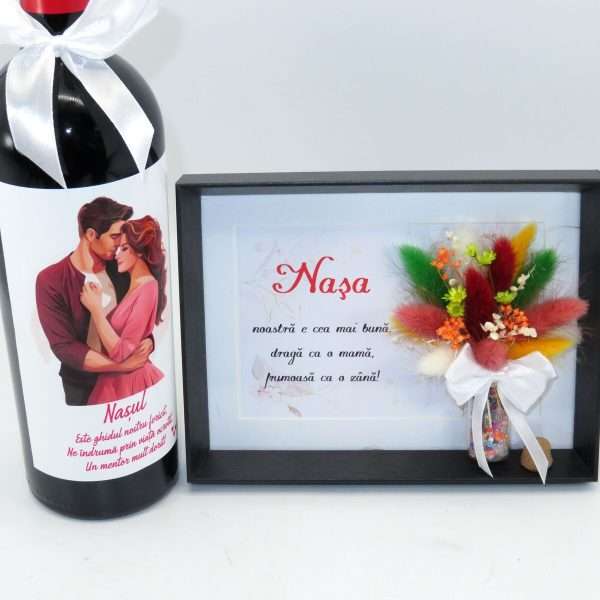 Set cadou Nasi Cununie sticla vin personalizata & tablou cu flori uscate ILIF404020 (3)
