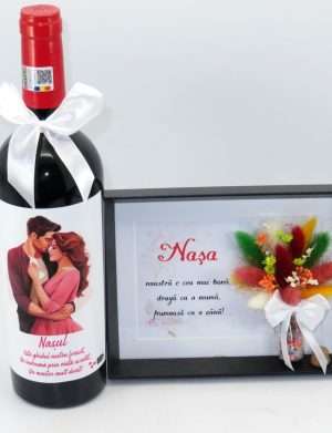 Set cadou Nasi Cununie – sticla vin personalizata & tablou cu flori uscate – ILIF404020