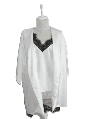 Set 3 piese cu halat si pijamale satinate pentru mireasa, alb cu dantela – SAGB303001