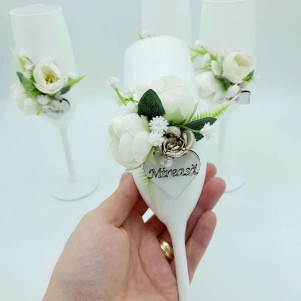 Set 4 pahare nunta pentru miri nasi model deosebit cu flori de matase FEIS305013 2