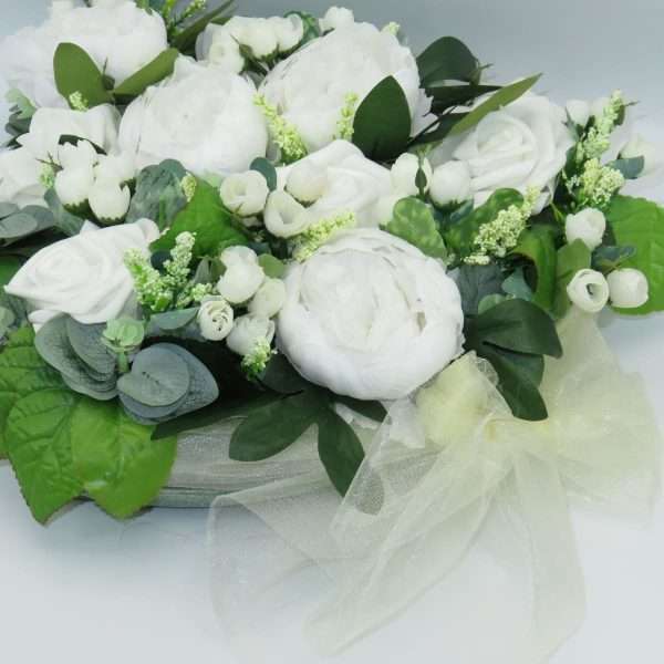 Decor masina pentru nunta inima decorata cu bujori si trandafiri verde alb ILIF306002 5