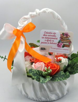 Aranjament cadou pentru cadre didactice, cu flori de sapun in cosulet, multicolor – PRIF310042