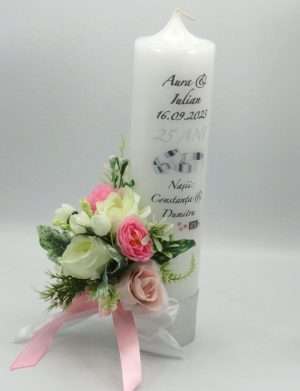 Lumanare nunta personalizata – aniversare 25 ani, decorata cu flori de matase, roz-alb – ILIF309042