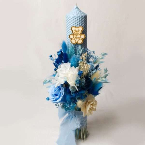 Lumanare botez personalizata ceara naturala si aranjament floral nuante de albastru AMB307002 3
