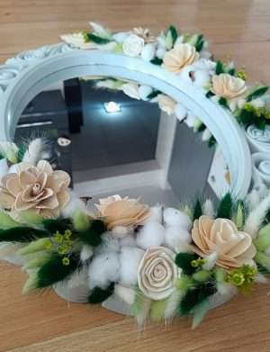 Oglinda miresei, forma ovala in stil victorian, lucrata cu flori uscate, model alb-verde – FEIS406010