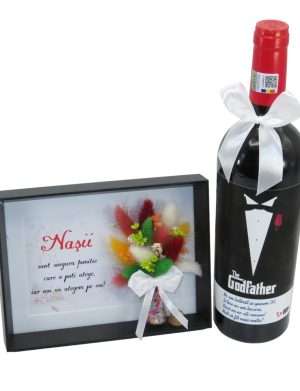 Cadou Cerere Nasi Cununie, The Godfather – sticla vin personalizata & tablou cu flori uscate – ILIF404019
