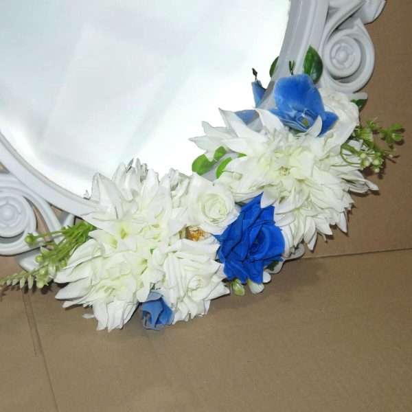 Oglinda miresei, forma ovala in stil victorian, lucrata cu flori de matase, model alb albastru ILIF405012 (1)