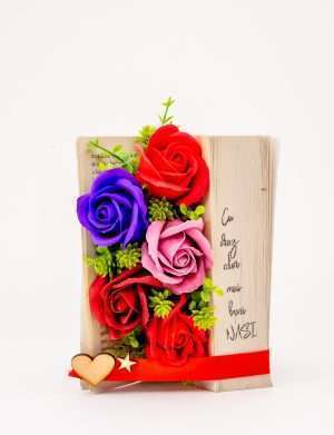 Carte cu aranjament floral, trandafiri de sapun, personalizata, cadou nasi, multicolor – OMIS001