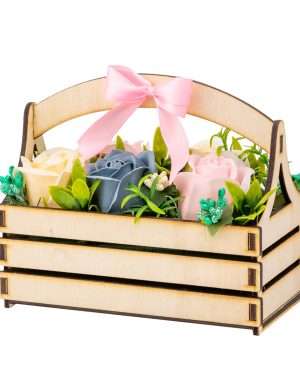 Aranjament din flori de sapun in cutie tip ladita – OMIS01243