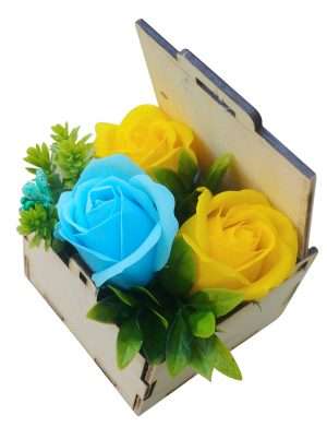Aranjament floral in cutie patrata – OMIS01286