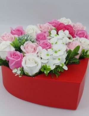 Aranjament floral inima cu flori de sapun – ILIF202049