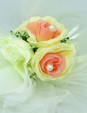 Decor masina pentru nunta, flori de matase si tulle alb – ILIF210003