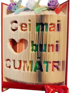 Carte personalizata Cei mai buni Cumatri, din lemn, personalizata, cu textul sculptat pe file, multicolor OMIS002