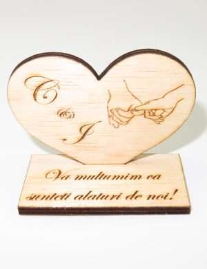 Marturie personalizata de nunta, inima cu suport, din lemn, maro – OMIS1816