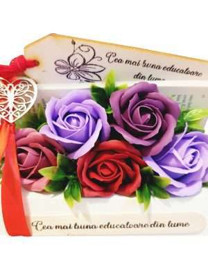 Flori de sapun in carte, cu semn de carte si mesaj personalizabil – OMIS01269