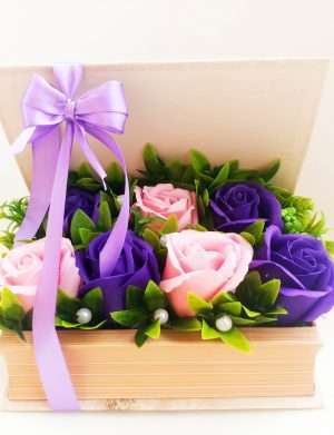 Flori de sapun in cutie tip carte – OMIS01270