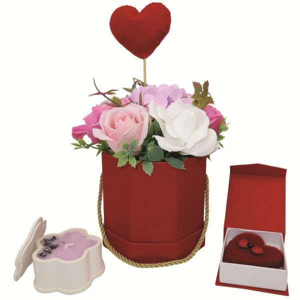 Set cadou pentru ea 3 piese ghiveci cu flori de sapun lumanare cu petale de lavanda si brosa realizata manual in Romania ILIF10105 6