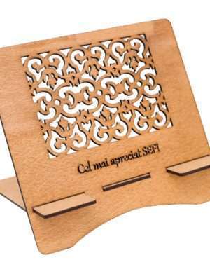 Suport tableta din lemn cu mesaj Cel mai apreciat SEF, personalizabil – OMIS01201