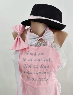 Set dezgatit mireasa 4 piese, model roz cu fluturasi Personalizat, palarie neagra si fundita – ODIS181