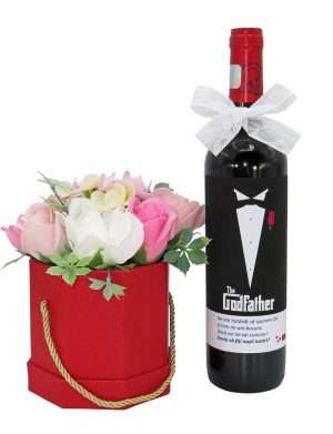 Cadou Cerere Nasi Cununie, „The Godfather” – sticla de vin personalizata si aranjament flori de sapun, ILIF11010