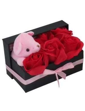 Aranjament floral trandafiri rosii cu ursulet Copy