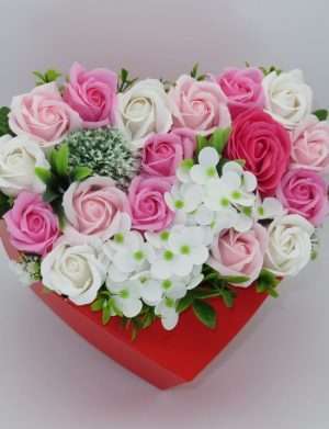 Aranjament floral inima cu flori de sapun – ILIF202049
