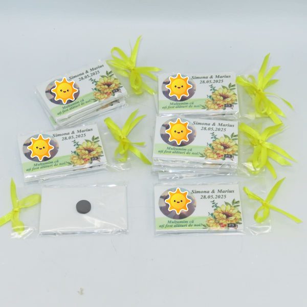Marturie nunta personalizata, tematica floarea soarelui, 80x45mm, cu magnet ILIF202041 (3)