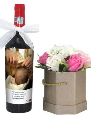 Cadou Cerere Nasi Botez- sticla vin personalizata & aranjament flori, ILIF203071