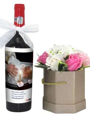 Cadou Cerere Nasi Botez- sticla vin personalizata & aranjament flori, ILIF203074