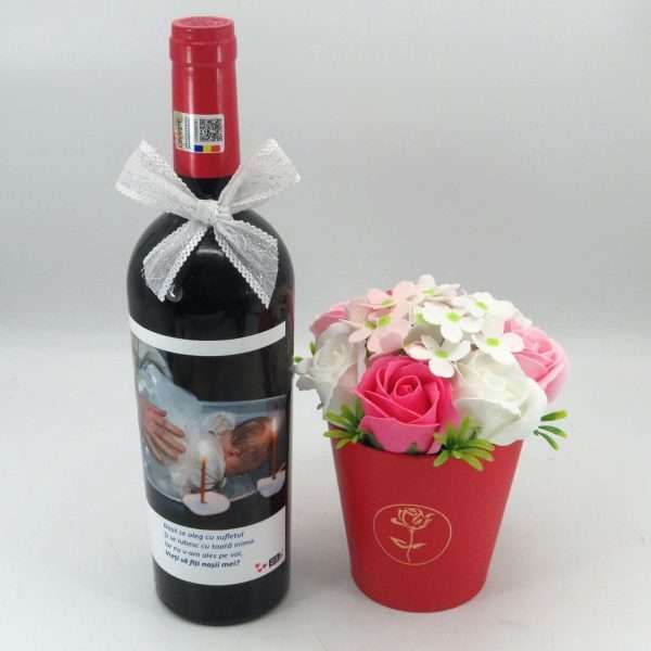 Cadou Cerere Nasi Botez sticla vin personalizata & aranjament flori, ILIF203074 (3)