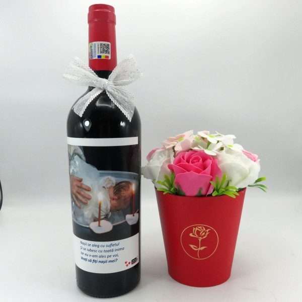 Cadou Cerere Nasi Botez sticla vin personalizata & aranjament flori, ILIF203074 (4)