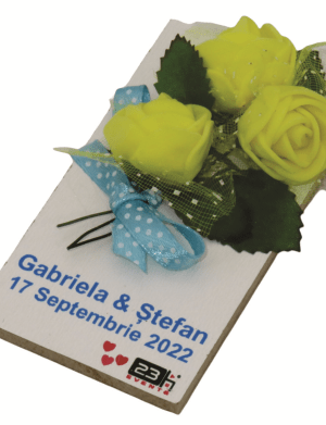 Marturie nunta cu magnet, personalizata si decorata cu flori, model 2 – ILIF203060