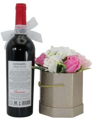 Cadou Cerere Nasi Cununie – sticla vin personalizata & aranjament flori, ILIF203008