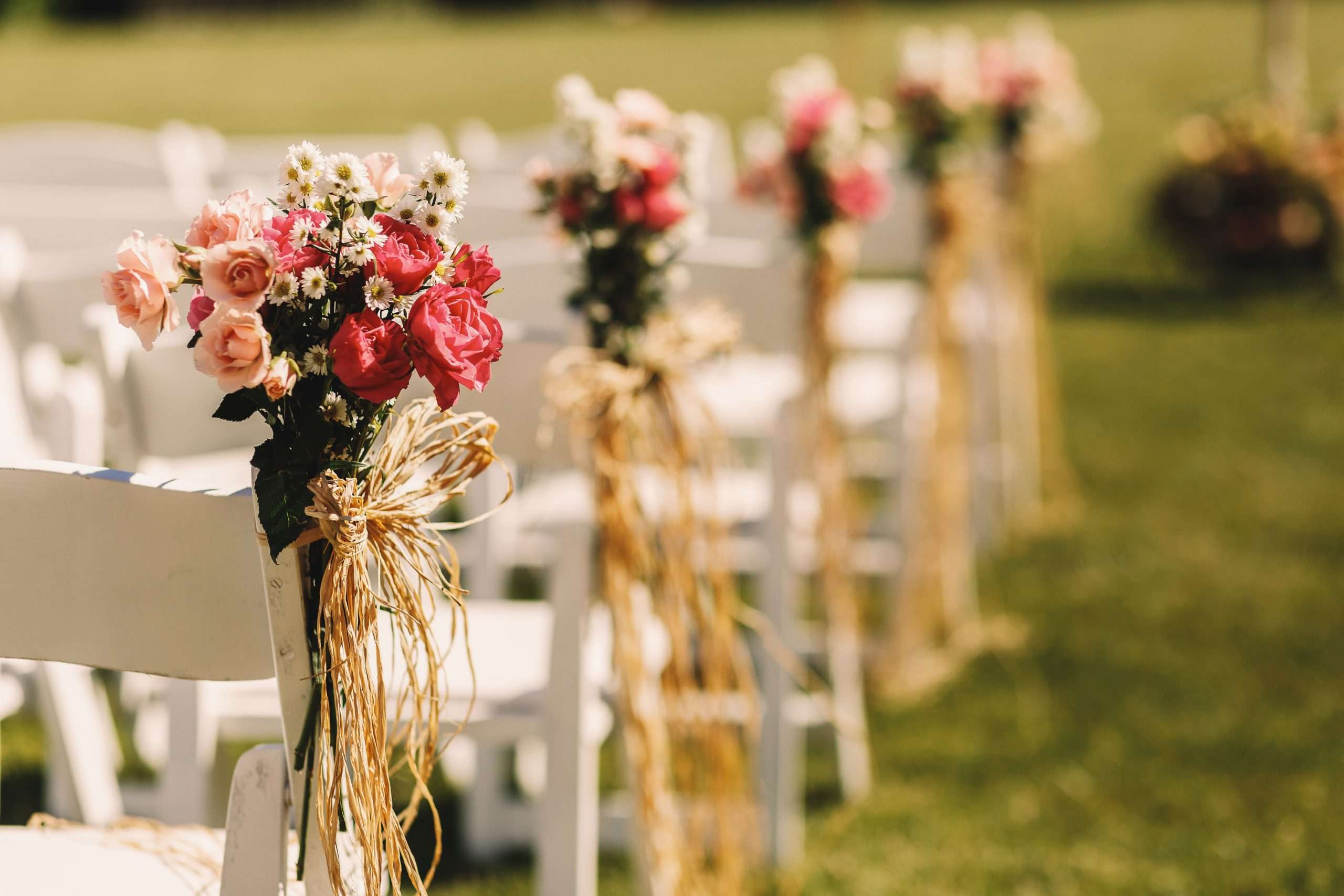 You are currently viewing Aranjamente florale nunta: sfaturi și idei pentru un decor de vis