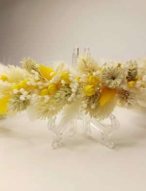 Coronita din flori uscate, realizata in culorile dorite – AMB205005