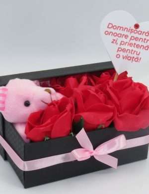 Aranjament pentru domnisoara de onoare, trandafiri de sapun si mesaj – ILIF206031